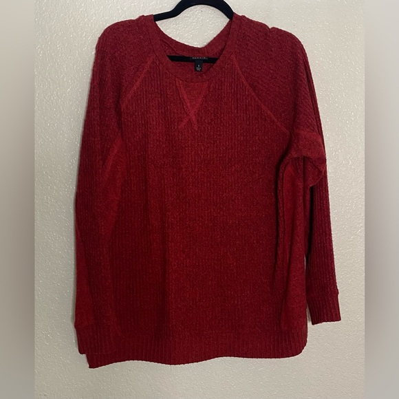 Torrid Red Long Sleeve Sweater With side Pattern Size 1 - Picture 1 of 5